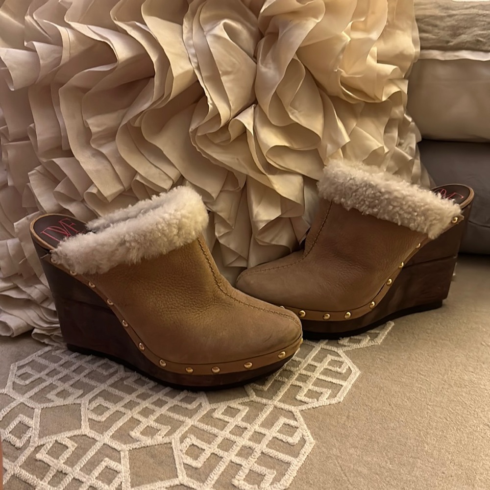 💕Diane Von Furstenberg Suede Clogs❤️